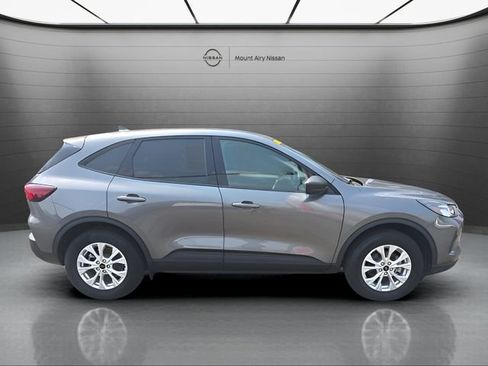 Used 2025 Ford Escape Active AWD/4WD image 3