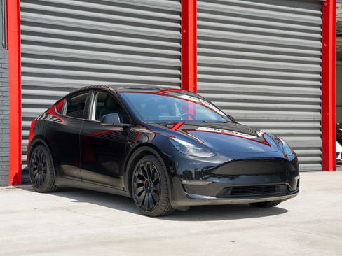 Used 2023 Tesla Model Y Performance AWD/4WD image 11