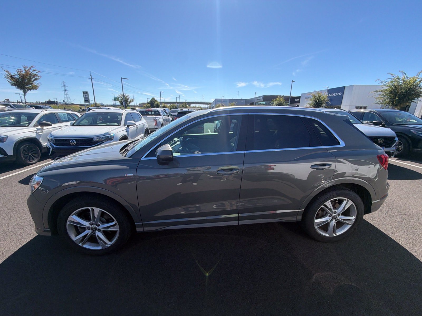 Used 2019 Audi Q3 2.0T Premium Plus AWD/4WD image 2