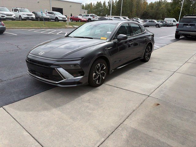 Used 2025 Hyundai Sonata SEL FWD image 1