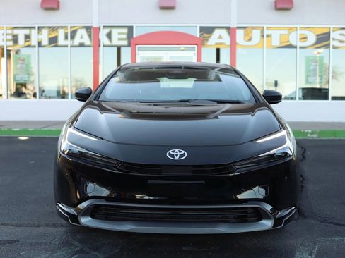 Used 2024 Toyota Prius XLE image 2