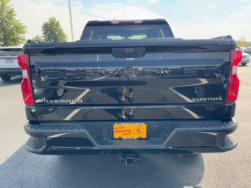 Used 2020 Chevrolet Silverado 1500 Custom w/ Custom Value Package image 4