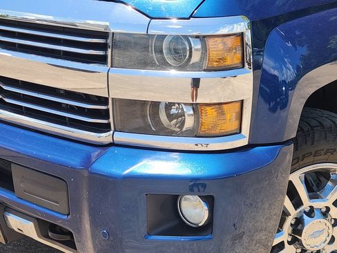 Used 2016 Chevrolet Silverado 2500 High Country w/ Duramax Plus Package AWD/4WD image 9