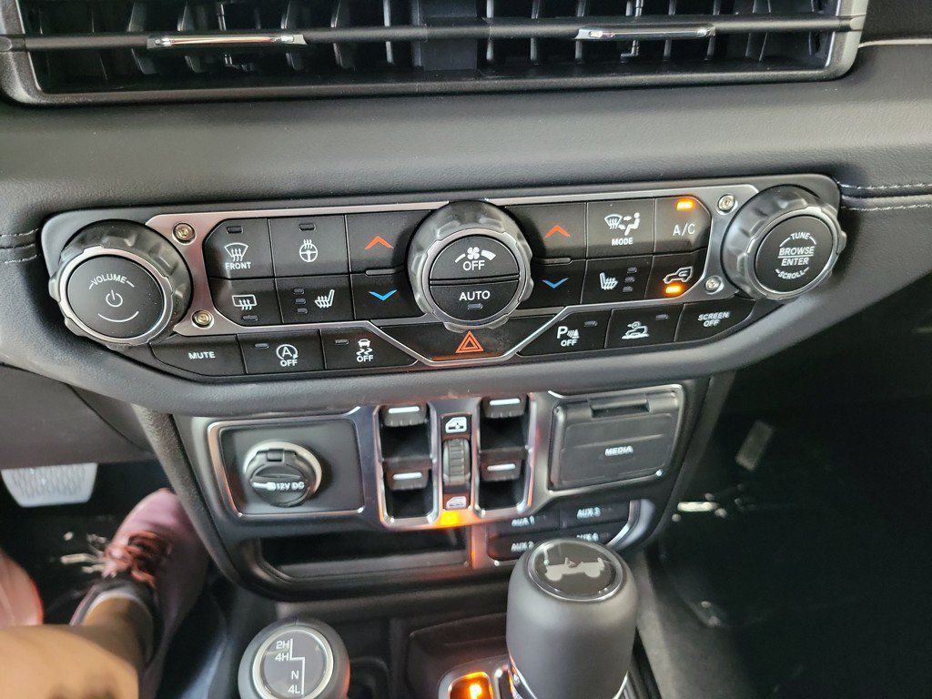 New 2025 Jeep Wrangler Unlimited Sahara AWD/4WD image 21