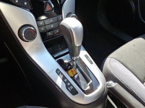 Used 2014 Chevrolet Cruze LT image 16