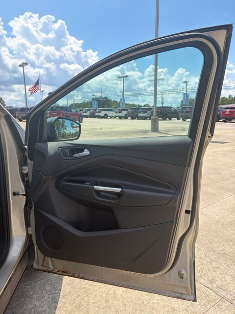 Used 2017 Ford Escape SE w/ SE Cold Weather Package AWD/4WD image 13