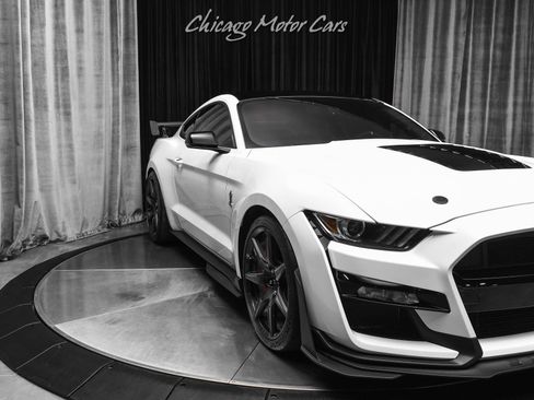 Used 2022 Ford Mustang Shelby GT500 w/ Carbon Fiber Track Pack RWD image 46