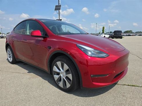 Used 2023 Tesla Model Y Long Range image 3