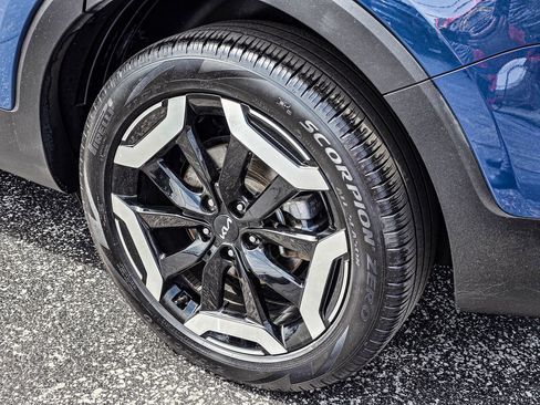 Used 2025 Kia Telluride S image 9