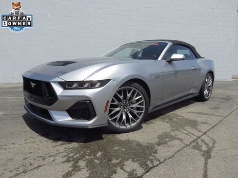 Used 2025 Ford Mustang GT Premium RWD image 2