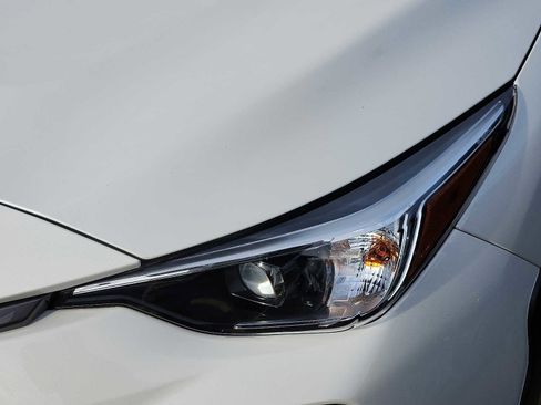 Used 2024 Subaru Crosstrek 2.0i Premium image 8