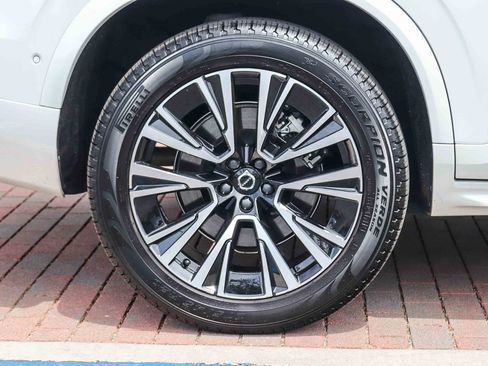 Used 2025 Volvo XC90 T8 Plus w/ Protection Package Premier AWD/4WD image 10