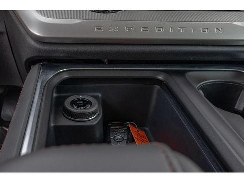 Used 2025 Ford Expedition Max Active AWD/4WD image 27