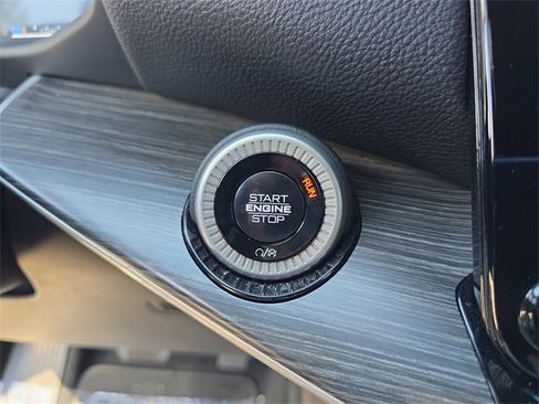 Used 2024 Jeep Wagoneer L Series II w/ Flexible Seating Group image 25