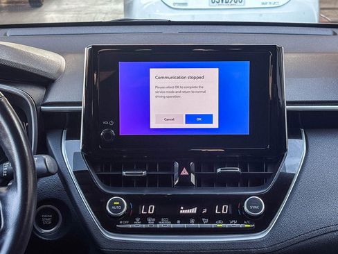 Used 2023 Toyota Corolla Cross XLE w/ Convenience Package FWD image 18