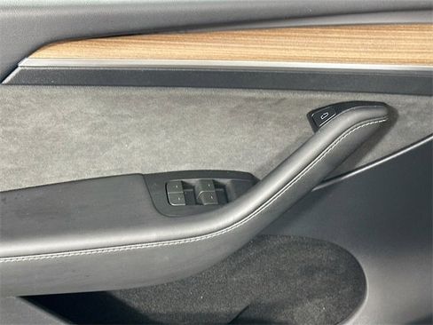 Used 2023 Tesla Model Y Long Range image 21