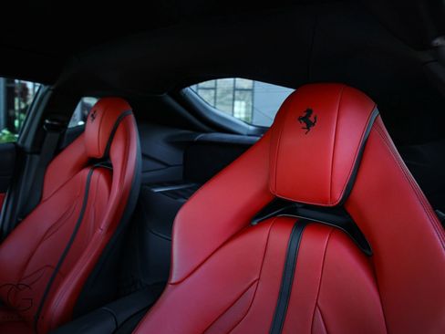 Used 2019 Ferrari 812 Superfast RWD image 25