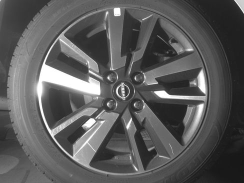 Used 2025 Nissan Versa SV image 15