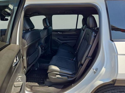 Certified 2025 Jeep Grand Cherokee L Laredo image 27