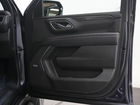 Used 2022 Chevrolet Suburban RST w/ Luxury Package AWD/4WD image 9