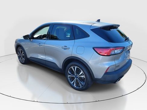 Used 2022 Ford Escape SE w/ SE Sport Appearance Package image 34