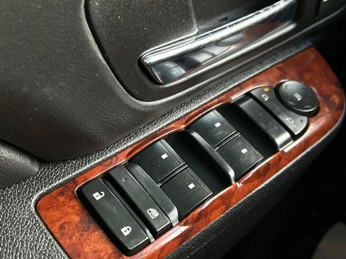 Used 2013 Chevrolet Suburban LT image 33