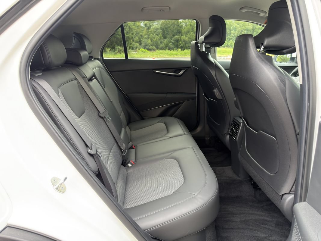 Used 2023 Kia Niro EX FWD image 35