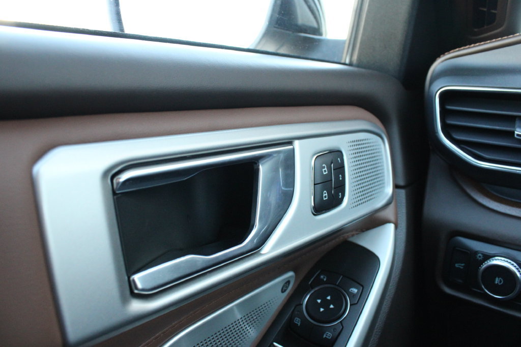 Used 2022 Ford Explorer King Ranch w/ Premium Technology Package RWD image 7