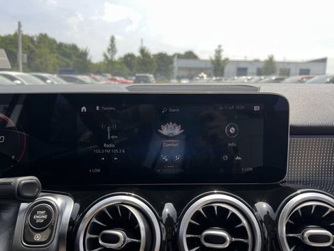 Used 2021 Mercedes-Benz GLB 250 w/ Premium Package image 20