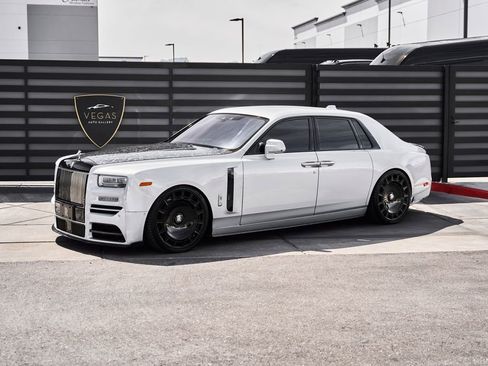 Used 2024 Rolls-Royce Phantom Sedan RWD image 6