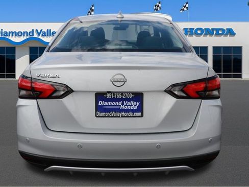 Used 2025 Nissan Versa SV FWD image 5
