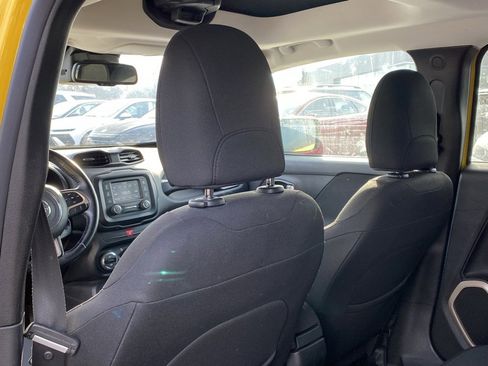 Used 2016 Jeep Renegade Latitude w/ Popular Equipment Group image 17