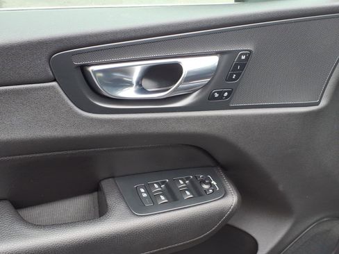 Used 2020 Volvo XC60 T5 Momentum image 7