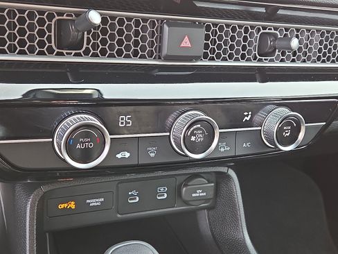 Used 2025 Honda Civic Sport image 16