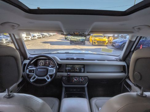 Used 2020 Land Rover Defender 110 HSE image 41