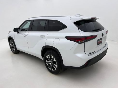 Used 2026 Toyota Highlander XLE image 9