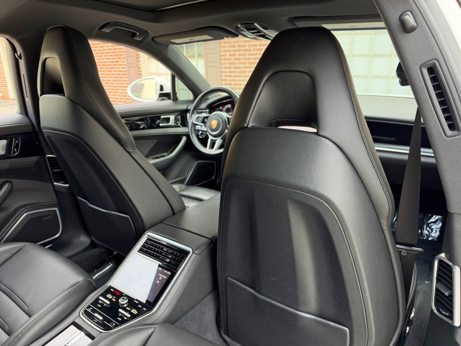 Used 2018 Porsche Panamera image 40