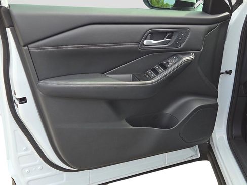 Used 2024 Nissan Rogue SL w/ SL Premium Package image 15