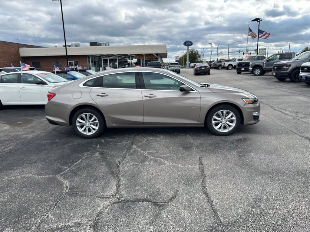 Used 2025 Chevrolet Malibu LT FWD image 4