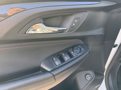 Used 2022 Chevrolet TrailBlazer RS w/ Sun and Liftgate Package image 25