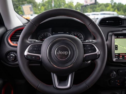 Used 2023 Jeep Renegade Trailhawk AWD/4WD image 28