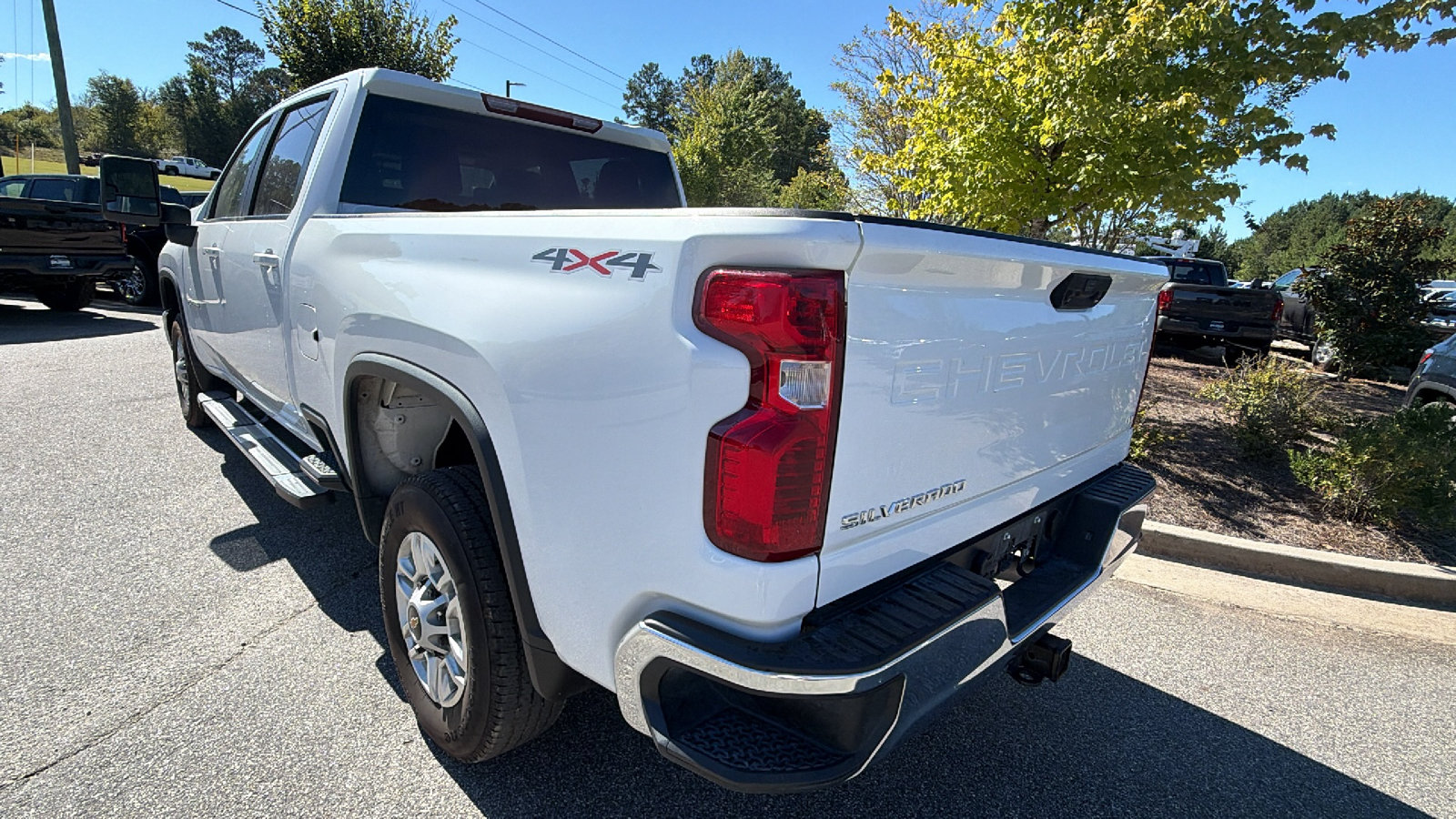Used 2025 Chevrolet Silverado 2500 LT w/ Convenience Package AWD/4WD image 10