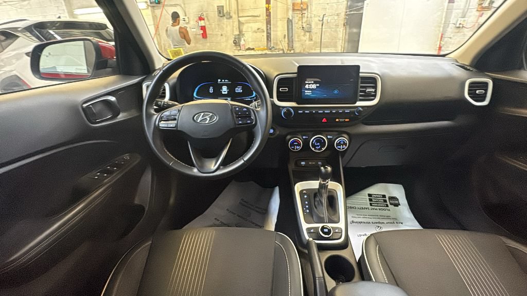 Used 2025 Hyundai Venue Limited FWD image 28