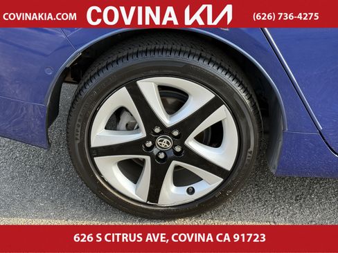 Used 2017 Toyota Prius Three Touring image 10