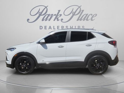 Used 2025 Buick Encore GX Sport Touring FWD image 2