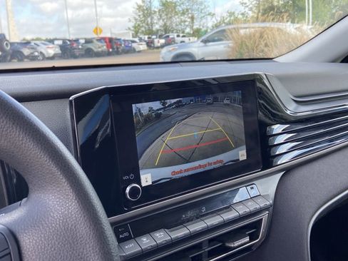 Used 2025 Toyota Camry LE image 35