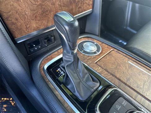 Used 2023 Nissan Armada SL image 22