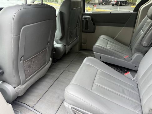Used 2010 Chrysler Town & Country Touring FWD image 25