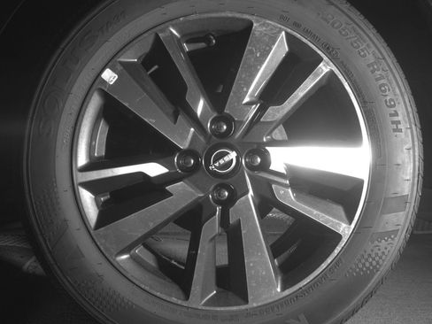 Used 2025 Nissan Versa SV FWD image 14