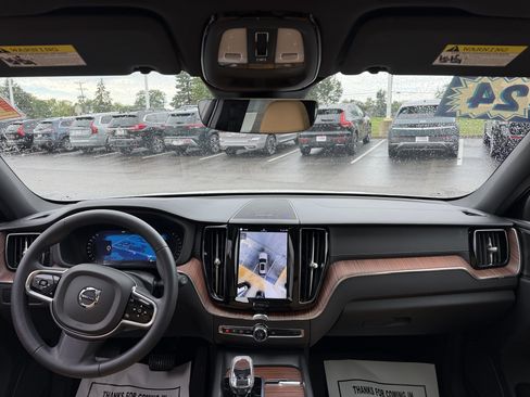 Used 2024 Volvo XC60 B5 Ultimate w/ Protection Package Premier AWD/4WD image 9